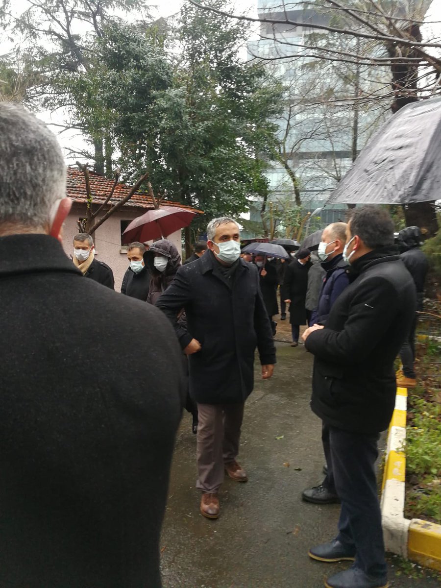idrissekerci's tweet photo. Daha kaç gencecik bedeni toprağa vereceğiz!
Öğretmenlere başladı denen aşılar nerede?
 Koca bir okulu (Şişli İSOV MTAL) ihya eden 45 yaşını henüz tamamlamış @altuntas_atilla kardeşimizi covid illeti yüzünden kaybettik 😢
@tcmeb 
@_aliyalcin_ 
@ziyaselcuk https://t.co/A8y3CU3KXD
