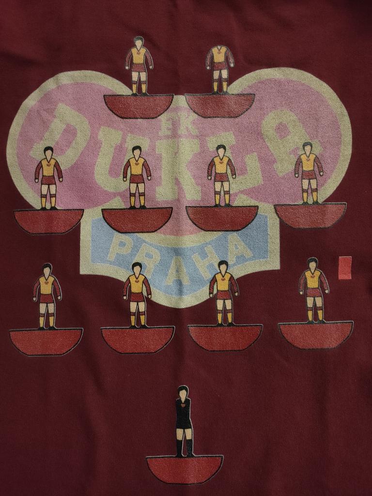 DaveTilley2's tweet photo. Awesome new t-shirt landed😁
Fully inclusive of headless centre forward and a goalkeeper with no arms and a face like his😊😊😊🇨🇿 https://t.co/81cabOcM3K