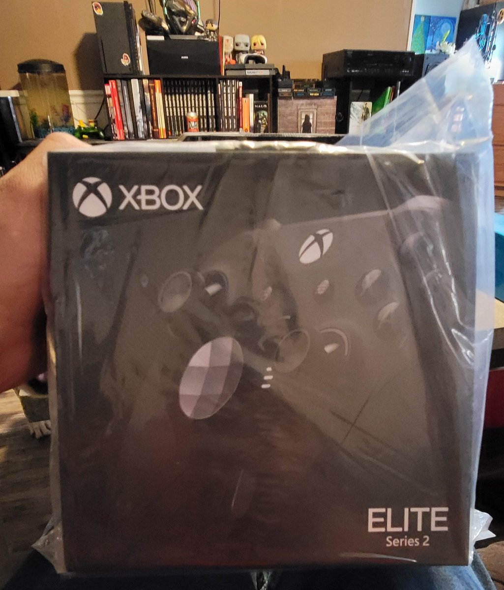 HighNGamingNews's tweet image. I was sad that my original I bought was scheduled to send in for warranty was stolen out of my car or house but now I finally got a new one #BlessedAndGrateful #xbox #xboxeliteseries2controller