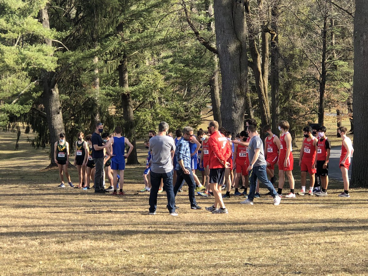 athleticshpcsd's tweet photo. FDR boys cross country is underway at Mills Mansion against Mount Academy, Onteora and Red Hook. #letsgofdr https://t.co/lageTGPdH1