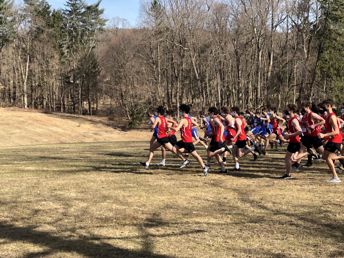 athleticshpcsd's tweet photo. FDR boys cross country is underway at Mills Mansion against Mount Academy, Onteora and Red Hook. #letsgofdr https://t.co/lageTGPdH1