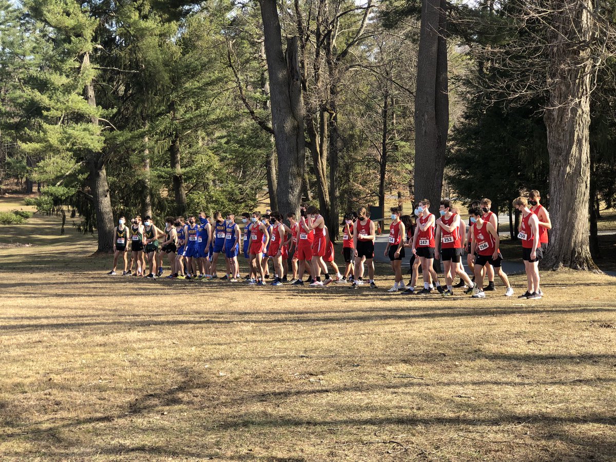 athleticshpcsd's tweet photo. FDR boys cross country is underway at Mills Mansion against Mount Academy, Onteora and Red Hook. #letsgofdr https://t.co/lageTGPdH1