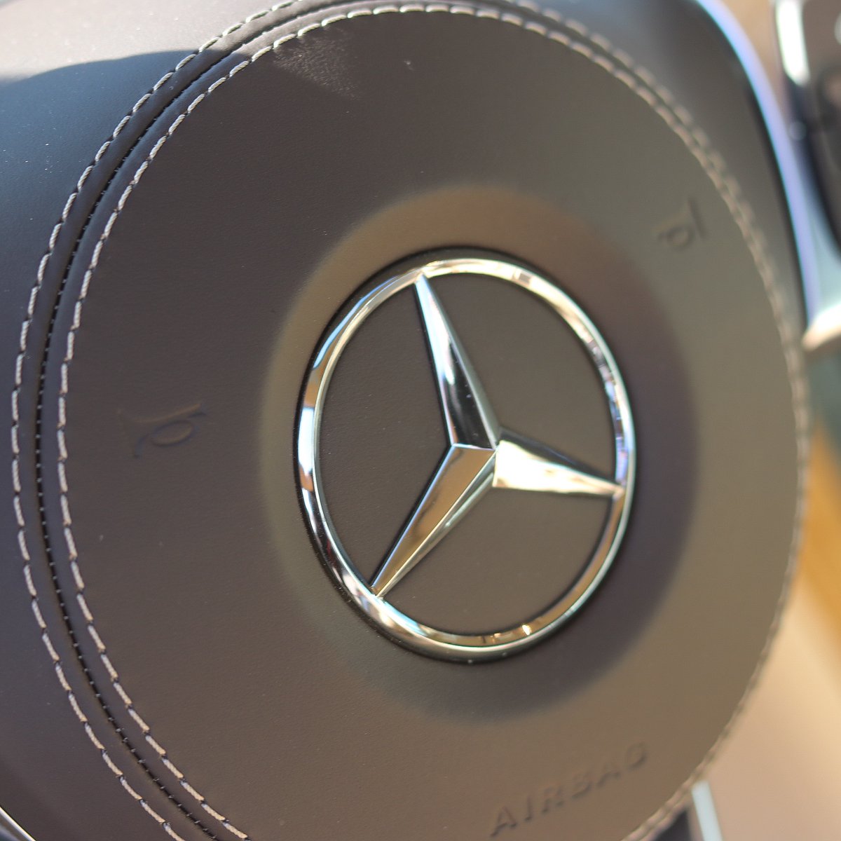 Steer in the right direction 

.
.
#mercedesbenzcanada #mbptbo #sl550 #sclass #steeringwheel #therightdirection #steer #nappaleather #interior