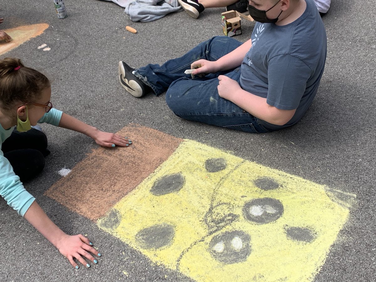 kcsHR22's tweet photo. Art and band is always a winning combination outside @gmsbandrocks #funtoday https://t.co/rKNlAdUtWt