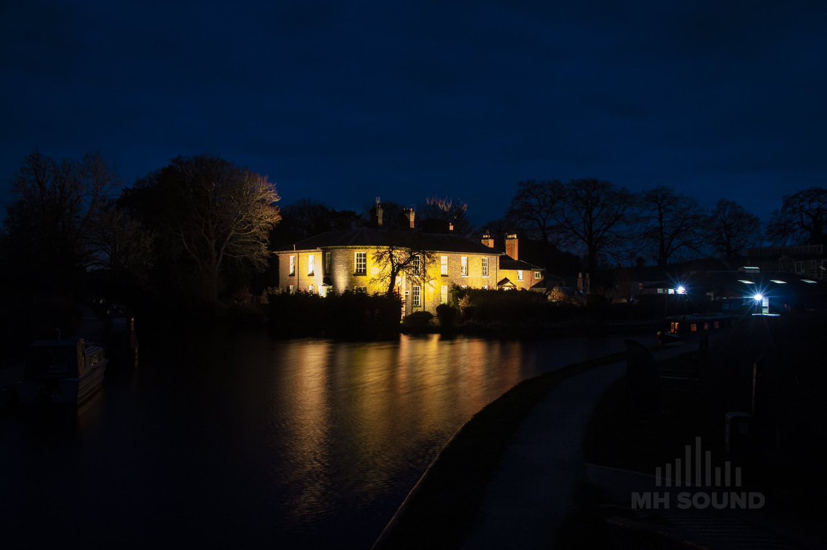 MH_SoundUK's tweet photo. On the one year anniversary of the UK lockdown, we remember those who have sadly passed away due to COVID-19. 

#Ellesmere #Shropshire #lockdown #COVIDー19 #WeMakeEvents @CanalRiverTrust https://t.co/j179ZLlOSL