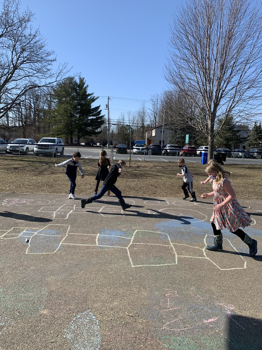 BassettsFirsts's tweet photo. ☀️☀️what a great day to play together outside! https://t.co/Dln76pM9PC