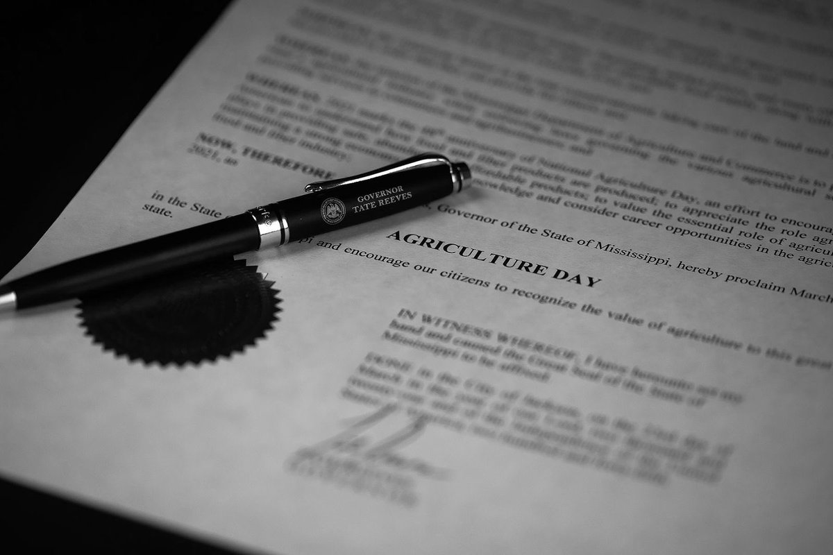 CommAndyGipson's tweet image. Appreciate Gov. @tatereeves signing this proclamation declaring today Agriculture Day in Mississippi!  Thanks for recognizing the value of agriculture in our Great State.
