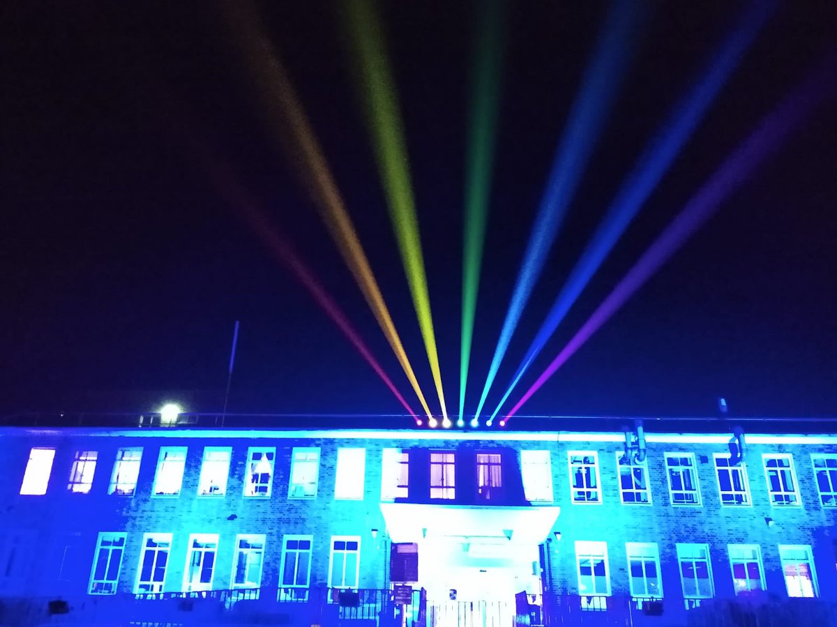 danielelkeles's tweet image. Epsom and St Helier bathed in blue light, with ‘rainbows of reflection’ projected from the rooftops this evening. It has been a profoundly difficult year, which we marked at 12pm and 8pm with a minute’s silence, and shine these light this evening. #nationaldayofreflection #covid
