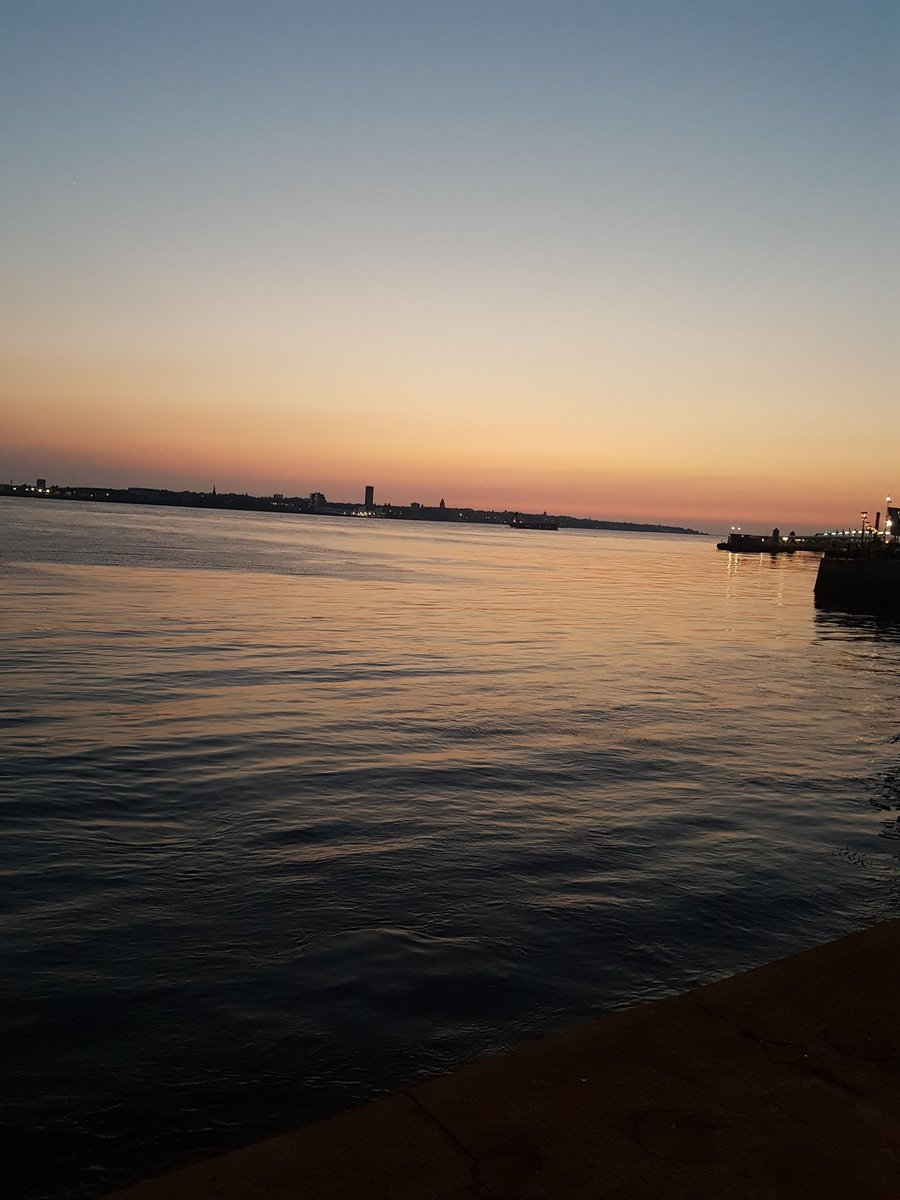 1 year ago shops shut, restrictions came and working from home became the norm.  Today, we hold a light in remembrance to the loved taken from us due to #Covid 🕯🕯 #nationaldayofreflection #lockdown