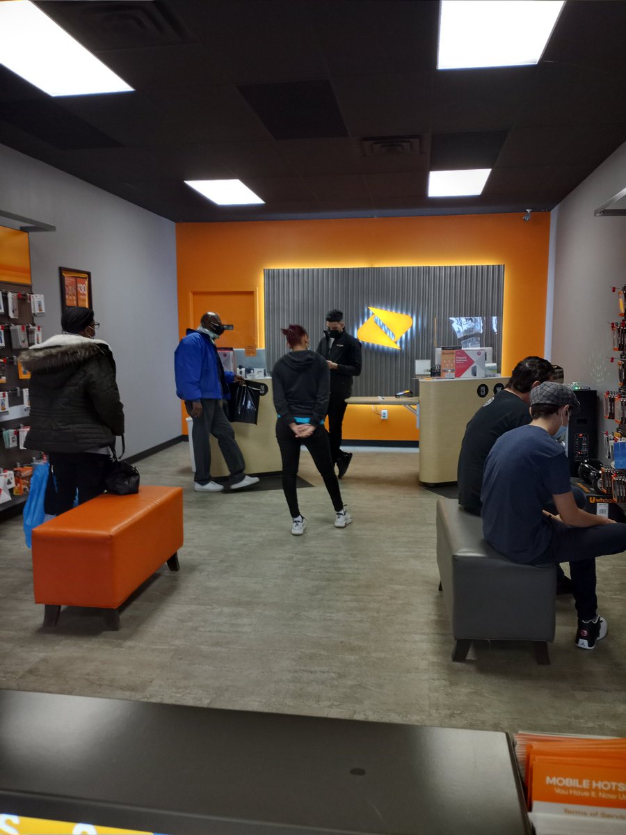 Busy at Joes Wireless' Robbinsdale location today. Jimmy multi-tasking as usual and doing a great job taking care of the customers!!
<a href="/RyanMaierMN/">Ryan Maier</a> <a href="/WilliamFHolman/">William Holman</a> <a href="/KarlaOre17/">Karla Ore</a> <a href="/MarcecoSales/">Marceco, Ltd.</a>