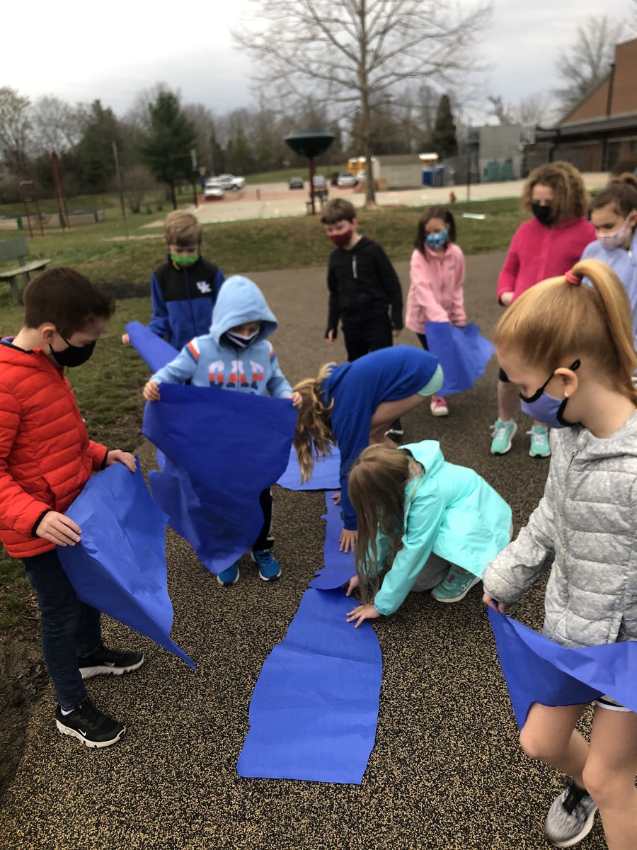 andrea_bishop1's tweet image. These amazing mathematicians estimated and measured the length of our playground using “giant” feet. Through several investigations, we discovered that one giant foot is the same as one yard. So proud of these kids! @GoshenHillcrest #teamoldham