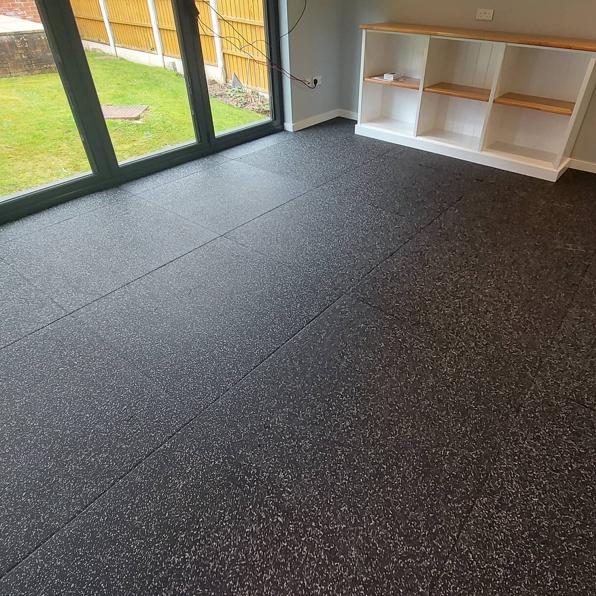 Our team were at another beautiful #gardenroom location which will be used as a home gym.
We installed our loose laid 20mm XL Connect rubber tile over an isolating membrane. 

#gymflooring #homegym #gymfloor #rubbermats #rubberflooring #rubbertile #gyminteriors #gymideas
