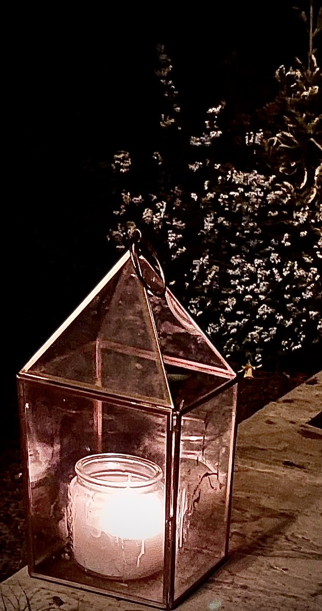 DabsLynch's tweet photo. #lightforlives #nationaldayofreflection 💛 https://t.co/Htdc8k0qZU