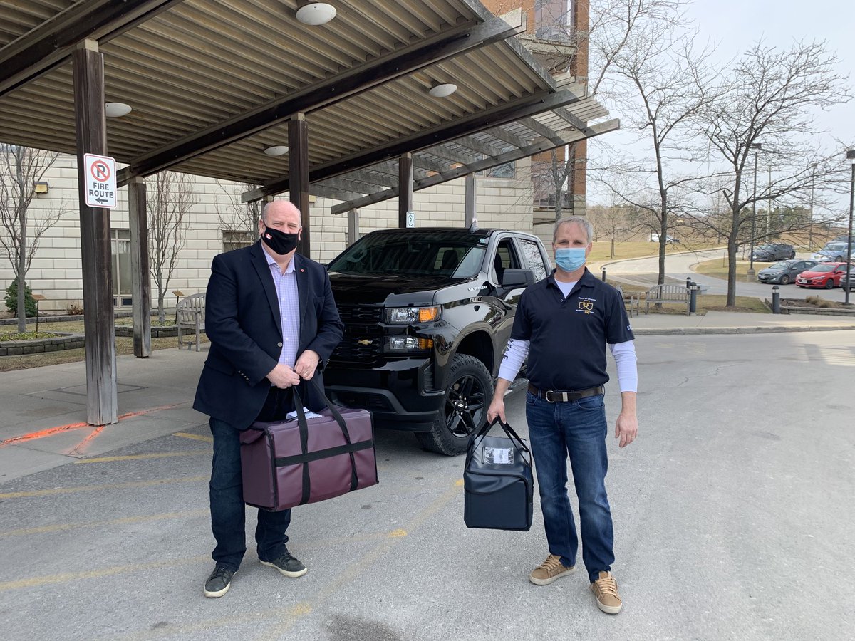 MikeMikolic's tweet photo. Enjoyed having a helper ⁦@DeanAllisonMP⁩ today give me a hand delivering Meals on Wheels!  ⁦@TownofLincolnON⁩ ⁦@CSSNiagara⁩ https://t.co/8sp5RQXg6W