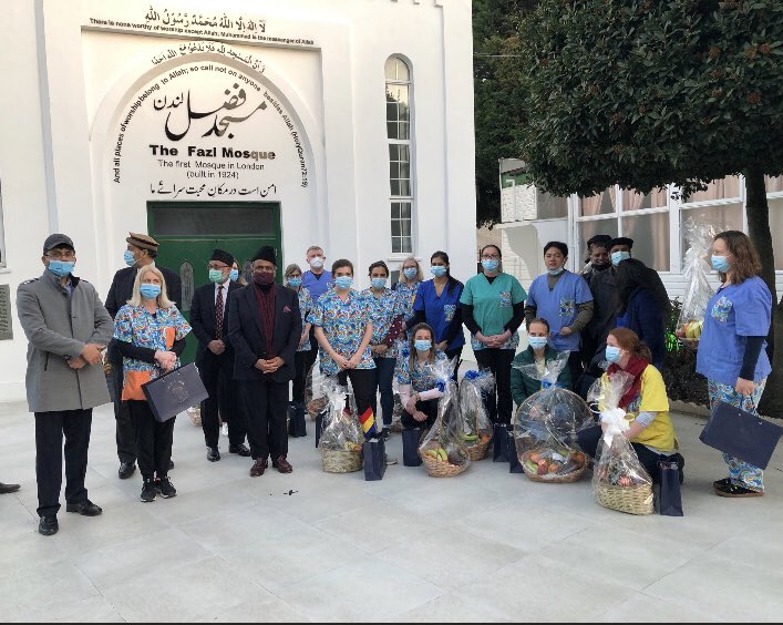 Aine_Hackett's tweet photo. #reflectionday What a day...but what a year! It was incredibly special to be welcomed to @fazl_mosque on the #lockdownanniversary. Today we vaccinated >1000 people in 9.5hours and featured on @BBCNews @DailyMailUK @guardian and @muslimtv @BBCLondonNews @itvnews https://t.co/Rav5dV9sHL