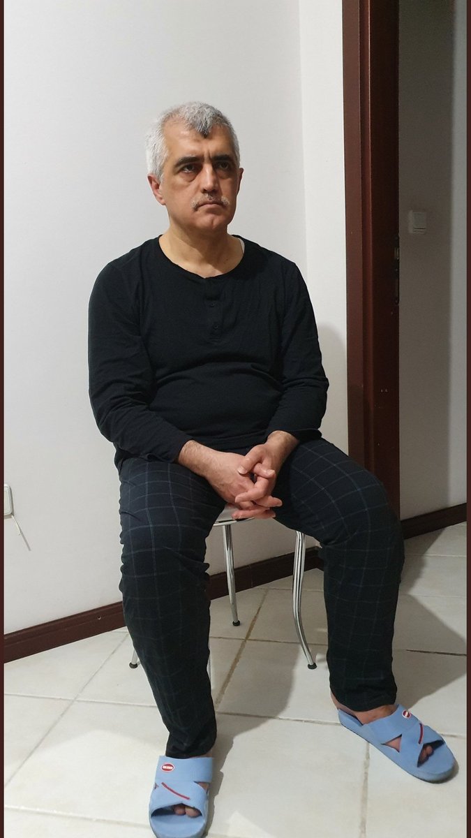 IshakBidik's tweet photo. Gün gelir bir çift terlik, ve sıradan bir pijama dünyanın en şerefli ve onurlu kıyafeti olur... @gergerliogluof https://t.co/ExEc6UHVtQ