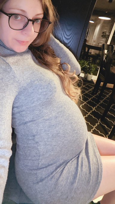 Luna Riva’s pics and videos