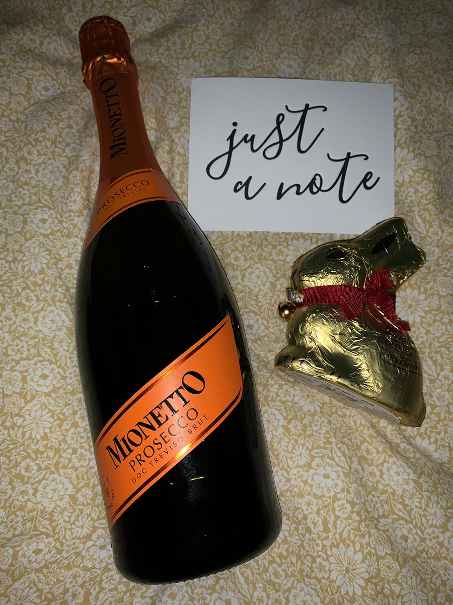 _ChloeOT's tweet photo. By far the best manager I have ever had, a truly remarkable woman🥺♥️ #RandomActsOfKindness #emotional https://t.co/zwVzTNaRFN