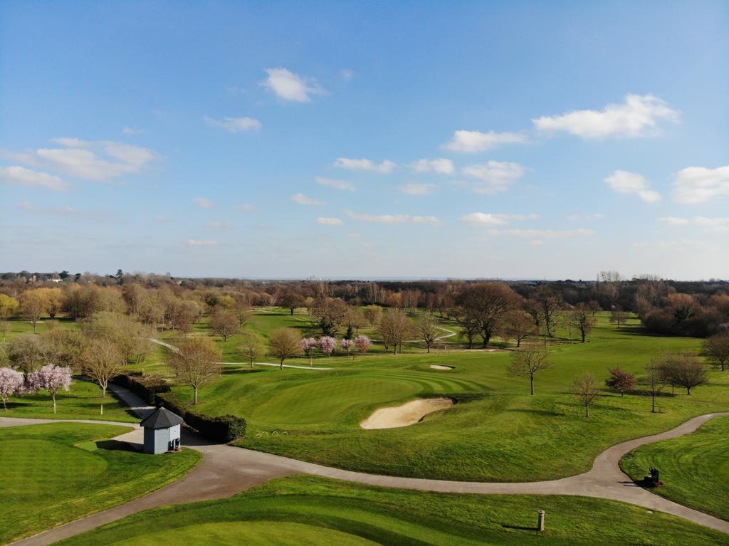 Gloomy start to the day that ended up an absolute beaut! Some damp mowing to Tees this morn, then some dry mowing to Greens, Apps &amp; Semi this pm. 😎