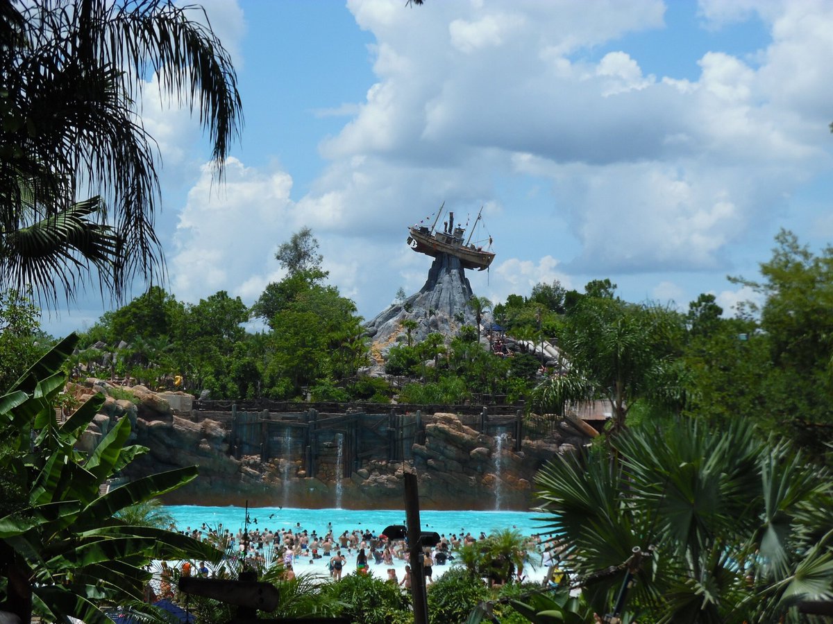 AttractionPics's tweet photo. Typhoon Lagoon #DisneyWorld #TyphoonLagoon #WDW #Orlando #Waterpark https://t.co/2IYmyUS9O8