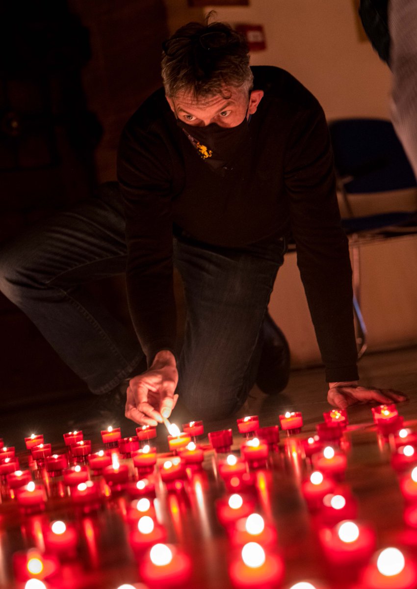 The Rev David Keen and lay reader Chris Harris were busy lighting 365 candles, placed on messages from family and friends at St James' Church, Yeovil this evening.
#lockdownanniversary .