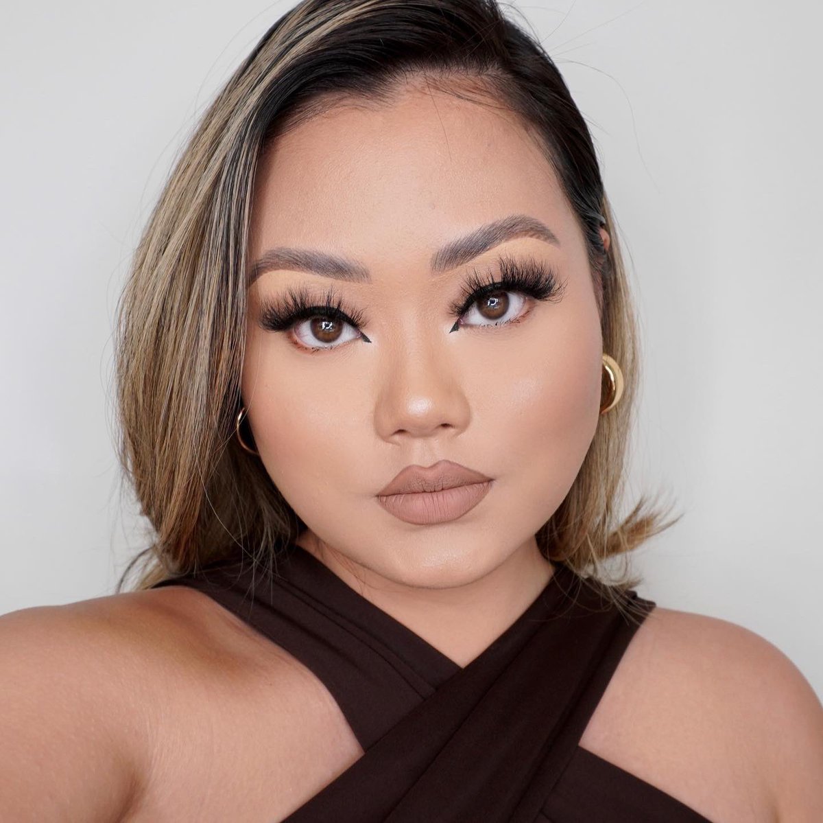 OneSizeBeauty's tweet photo. Beauty @kyangger wears our award-winning Point Made Liquid 🖊 Eyeliner Pen &amp; our Secure the Blur Makeup Magnet 🧲 Primer! #onesizebeauty https://t.co/v8ckgpkR10