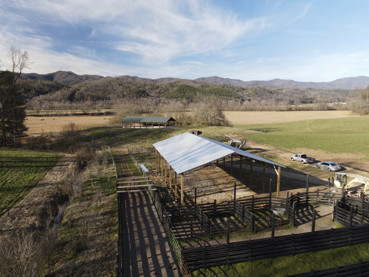 Check out the progress of this “massive pole barn” built by Trackrock Builders for Macon Hill in Blairsville, GA. Awesome work! 

#builders #contractors #heavyequipment #construction #pole #barn #progress #constructionequipment #heavyequipmentlife #earthmoving #constructionlife