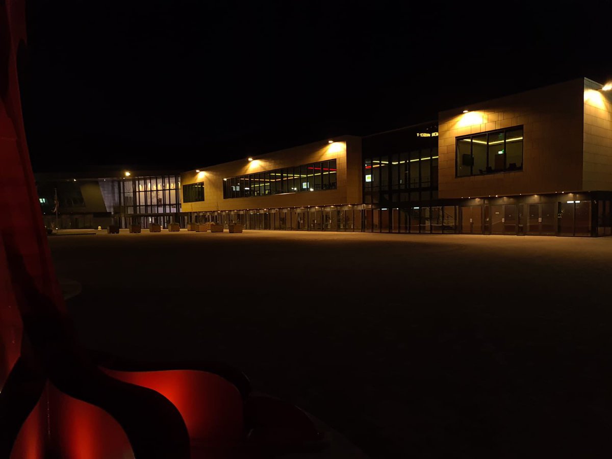 ICCWales's tweet photo. We #lightityellow tonight as part of the National Day of Reflection to remember all those who have lost their lives during the COVID-19 pandemic 💛 https://t.co/kGYyIPEXJM