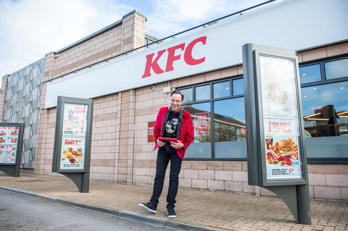 tony_kershaw's tweet photo. Fried chicken fans got a shock at the Drive-Thru when they were served by Strictly Come Dancing villain Craig Revel Horwood. #kfc #craigrevelhorwood #judge #swns #pr #72point #photographer #photography #drivethrough #strictlycomedancing #kfcfoundation #getfried #comicrelief https://t.co/3XF1UYUztd