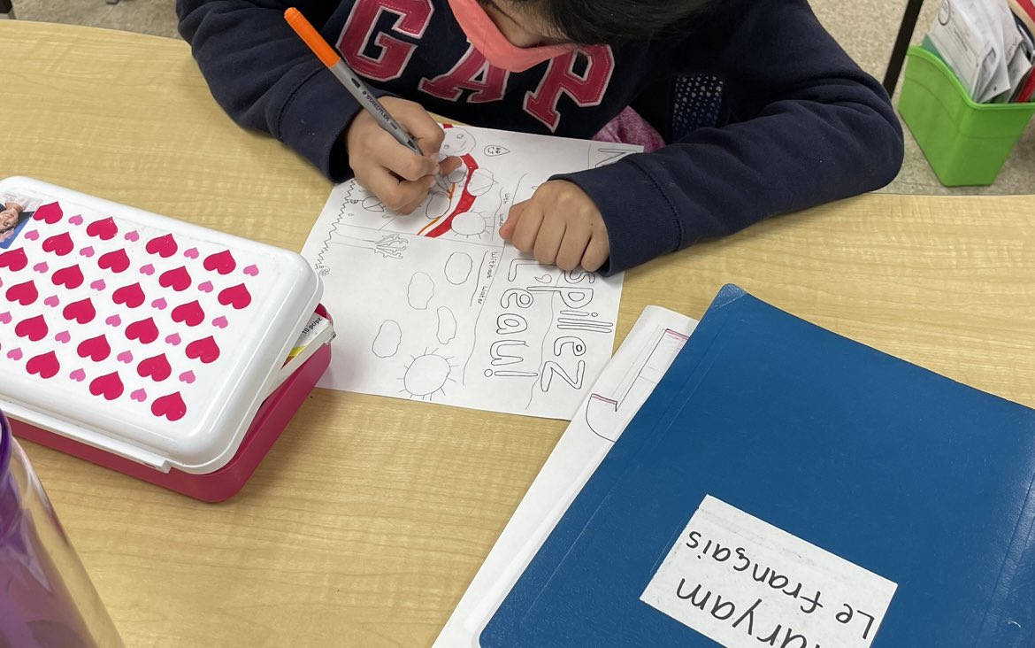 Ms_Raveendran's tweet photo. Yesterday, we celebrated World Water Day in our Core French classes. We discussed the importance of water in our communities and the environment, then created awareness posters. @LLions400 @FSLDDSB @DurhamDSB https://t.co/l5t9ZyI5v5