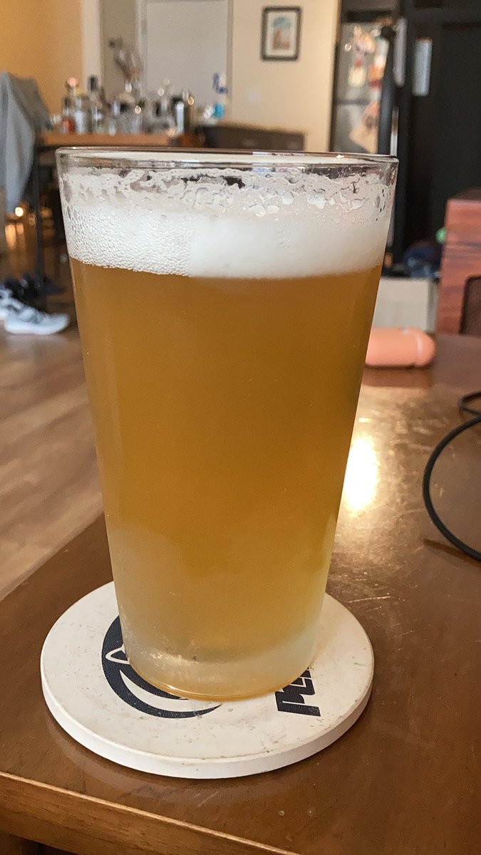 notkatieflach's tweet photo. Nice weather + a lunchtime workout = cracking a #Seaquench at 5:01 PM ๐โ๏ธ๐ป https://t.co/7BZwAHxcKs