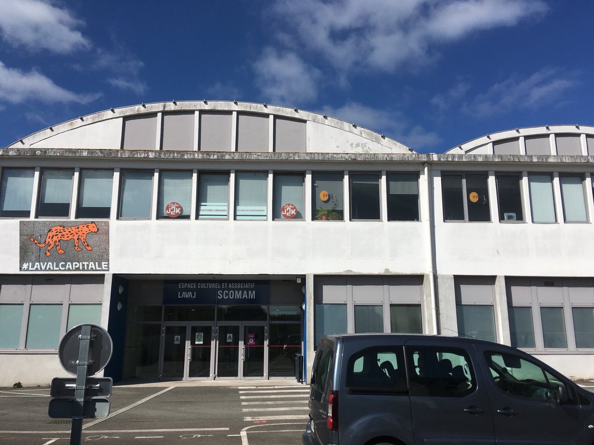DenisBRoth's tweet photo. #LavalCapitale
Aujourd'hui, je vous présente la SCOMAM qui abrite - entre-autre - @StylesJ2K et l'école moderne de musique EMM. C'est une ancienne usine. Des expositions y sont organisées car il y a une très grande salle. https://t.co/8XtazlsE3R
