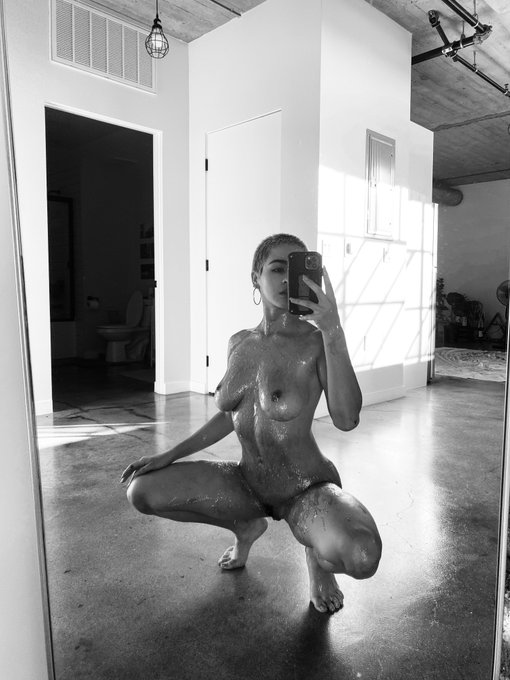 unicorn cum  🦄 https://t.co/MNOAkjakwU