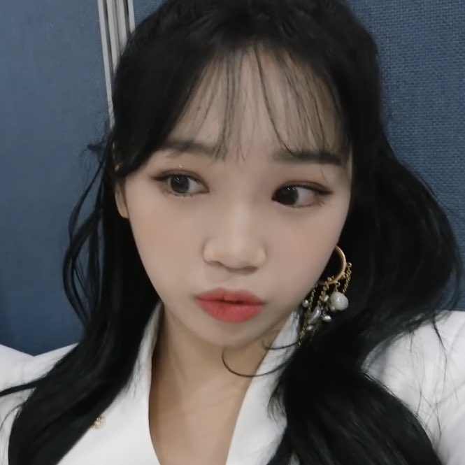 chaewon pout talking again ♥