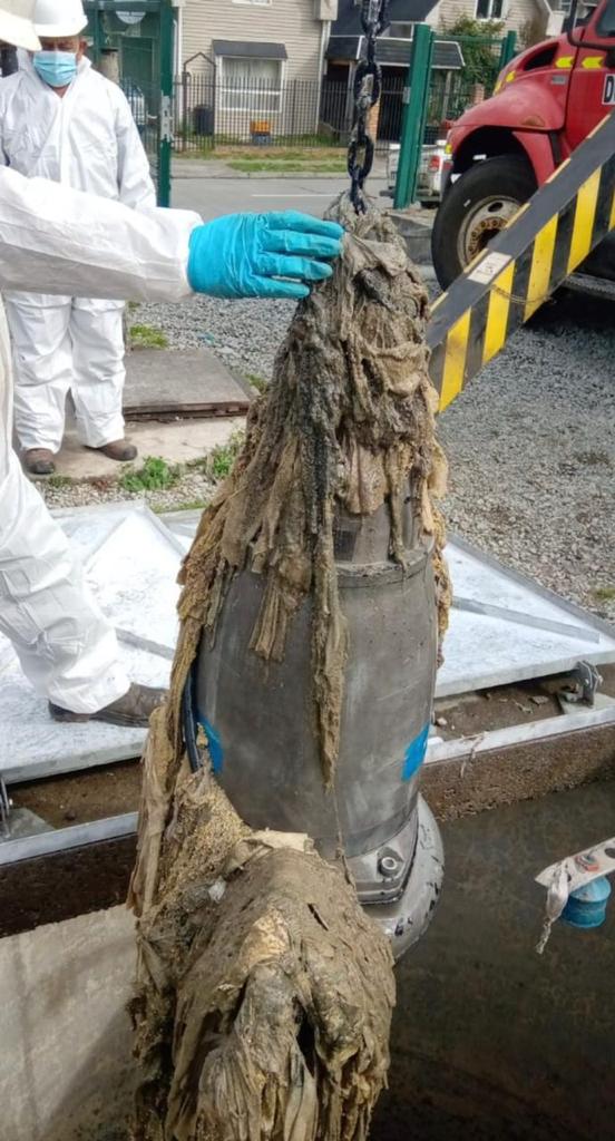 SuralisTeAyuda's tweet photo. El #DiaMundialDelAgua también es una oportunidad para reflexionar sobre el buen uso del alcantarillado 🕳️ 
Así evitamos taponamientos y rebalses de aguas servidas y/o mixtas...
Pedimos no arrojar por la taza del baño🚽 cotonitos, pañales, trapos o cualquier otro residuo sólido. https://t.co/eQrnx3QTQn