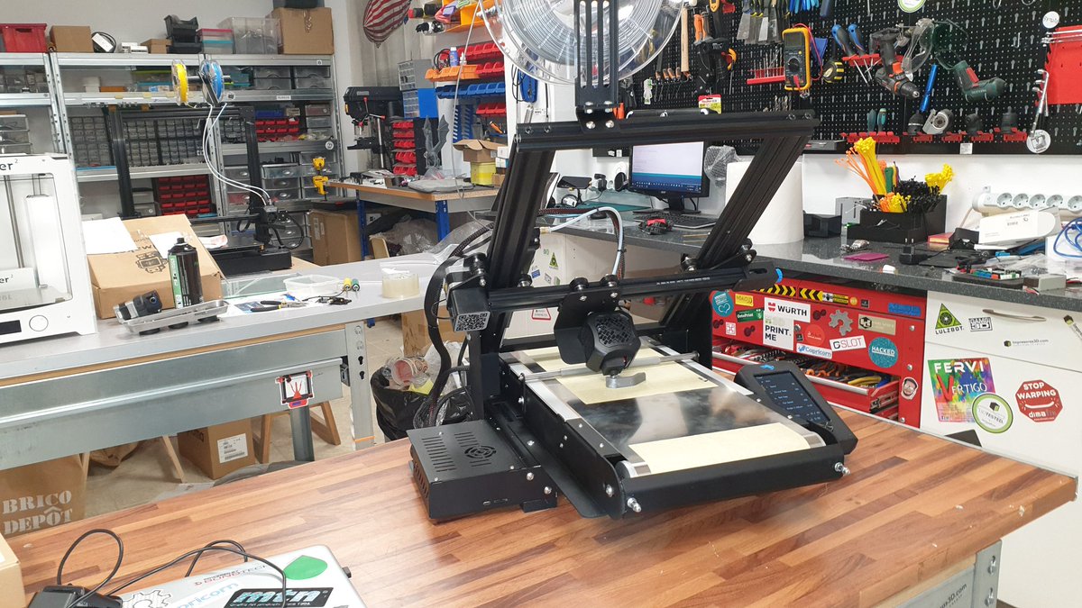 TheMaker3DP's tweet photo. Ya tenemos trabajando la Ender 3 V2 Z-INFINITA Robotfactory de @innovaland3d con primera pieza de calibracion. https://t.co/wxTloHpc7e