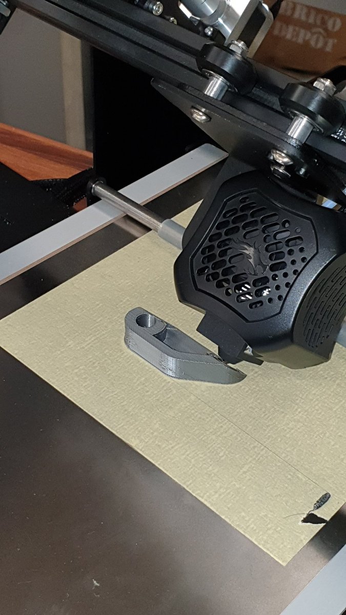 TheMaker3DP's tweet photo. Ya tenemos trabajando la Ender 3 V2 Z-INFINITA Robotfactory de @innovaland3d con primera pieza de calibracion. https://t.co/wxTloHpc7e
