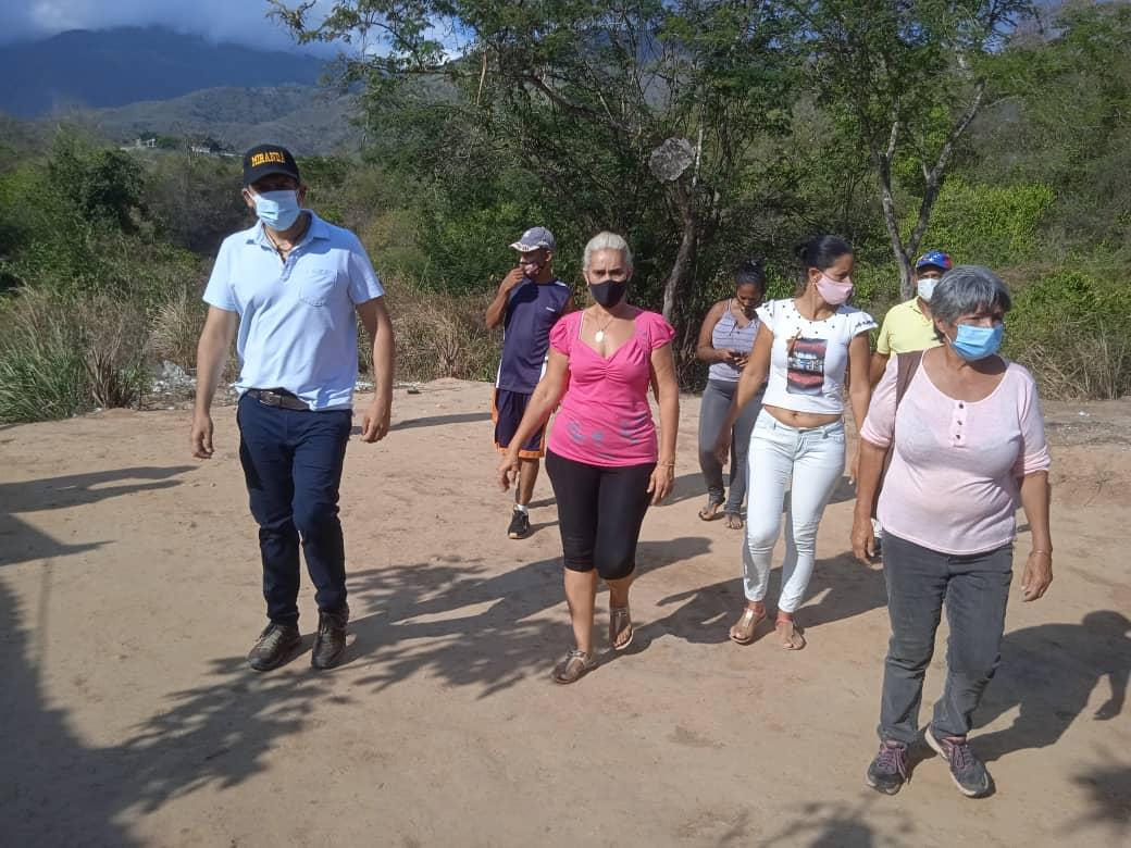 PJ_EdoMiranda's tweet photo. #23Mar Hoy junto al líder de #Miranda @CarlosOcariz y el equipo de @Primerojzamora recorrimos el sector Bella Vista donde conversamos con los vecinos sobre la importancia de exigir las condiciones para tener unos comicios electorales transparentes
#mirandaexigecondiciones https://t.co/j0CUKF2Gdp