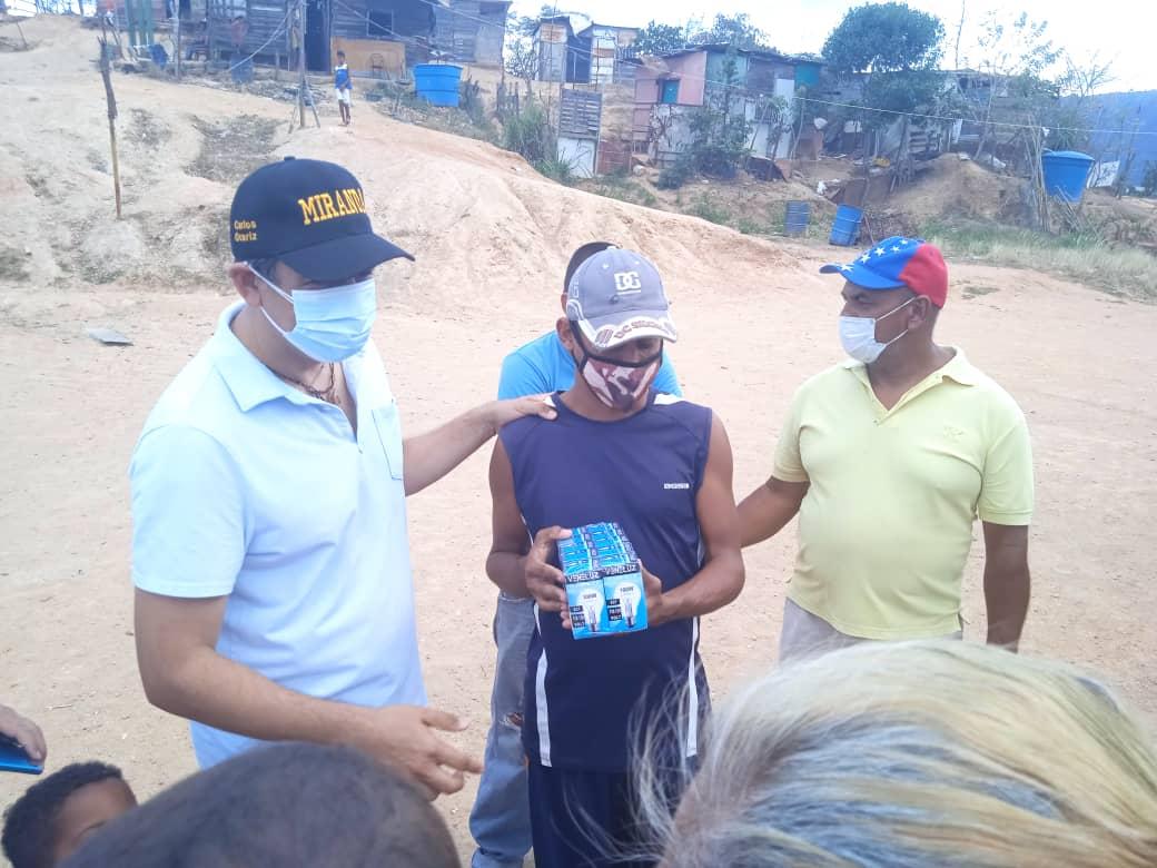 PJ_EdoMiranda's tweet photo. #23Mar Hoy junto al líder de #Miranda @CarlosOcariz y el equipo de @Primerojzamora recorrimos el sector Bella Vista donde conversamos con los vecinos sobre la importancia de exigir las condiciones para tener unos comicios electorales transparentes
#mirandaexigecondiciones https://t.co/j0CUKF2Gdp