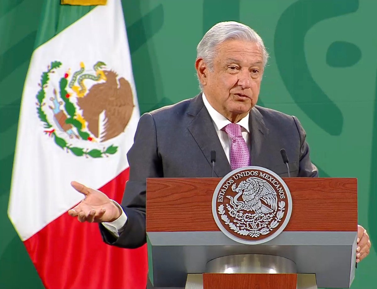 enlazonacero's tweet photo. @lopezobrador_ al convocar a las empresas representadas por @WalmartMexico @BimboMx y @Tiendas_OXXO para tener un diálogo y esclarecer los subsidios en el pago de energía eléctrica, aclara que no tiene nada contra ellos, pero sí soportar subsidios sustentados con recurso público. https://t.co/c1Mpi1sfFt