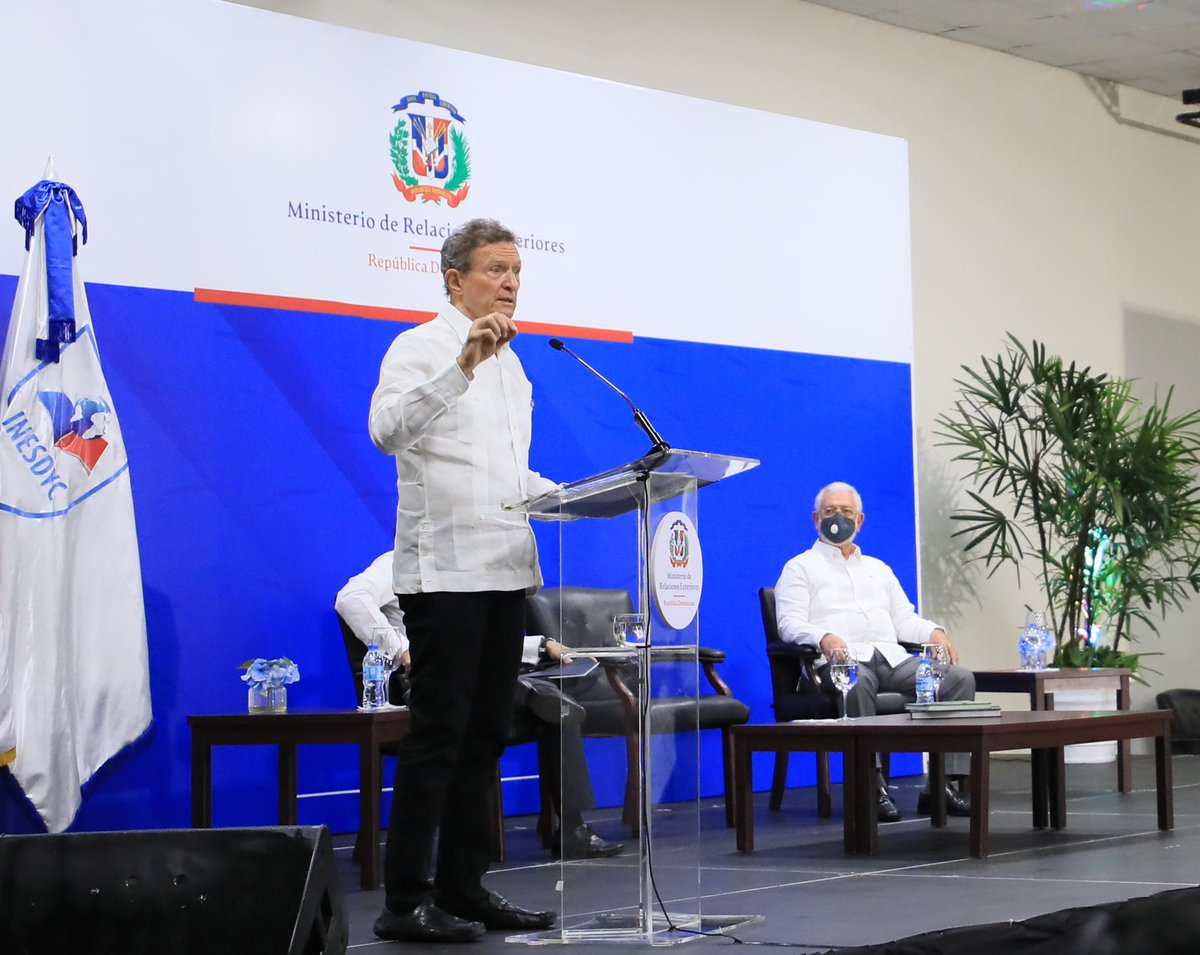 MIREXRD's tweet photo. Nota de Prensa 🗞

#MIREXRD AVANZA EN PROFESIONALIZACION DEL SERVICIO EXTERIOR GRADUANDO
FUTUROS RESPONSABLES DE SECCIONES COMERCIALES
 
Más información 👇
📲 https://t.co/Fm4x480X9y https://t.co/G27mjylg3U