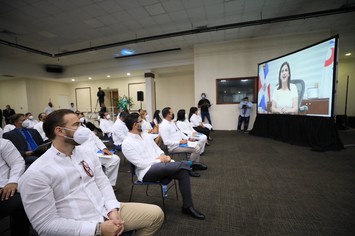 MIREXRD's tweet photo. Nota de Prensa 🗞

#MIREXRD AVANZA EN PROFESIONALIZACION DEL SERVICIO EXTERIOR GRADUANDO
FUTUROS RESPONSABLES DE SECCIONES COMERCIALES
 
Más información 👇
📲 https://t.co/Fm4x480X9y https://t.co/G27mjylg3U