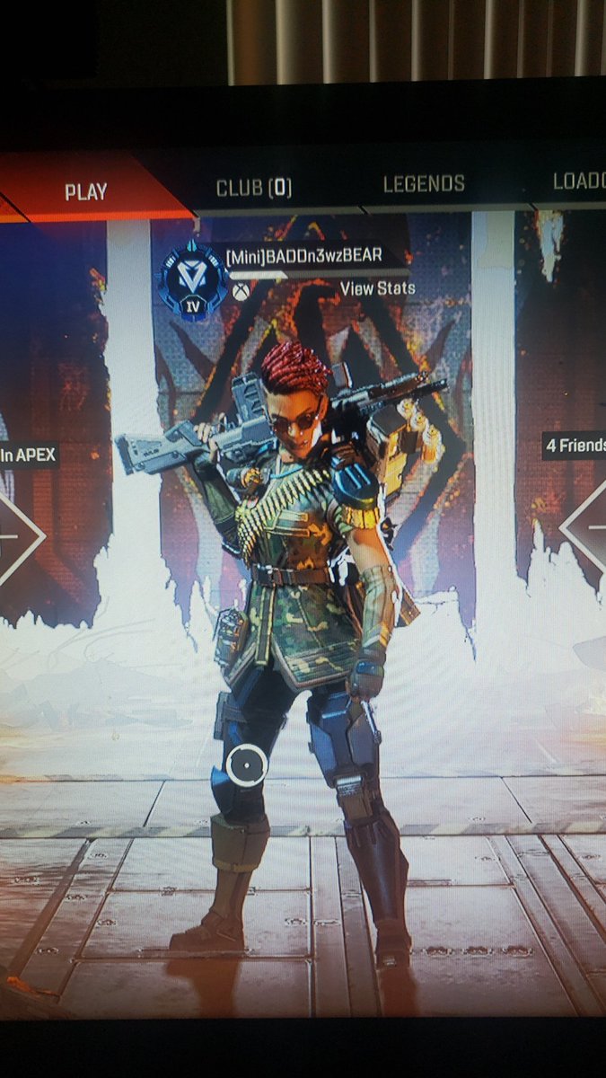 MCrookzy's tweet photo. Grinding straight from plat 4 to diamond lastnight before the split today after months of not playing ranked.  Next goal is masters this season, hopefully. 😏 #apexranked  let's get it. https://t.co/PqBXnw57w1
