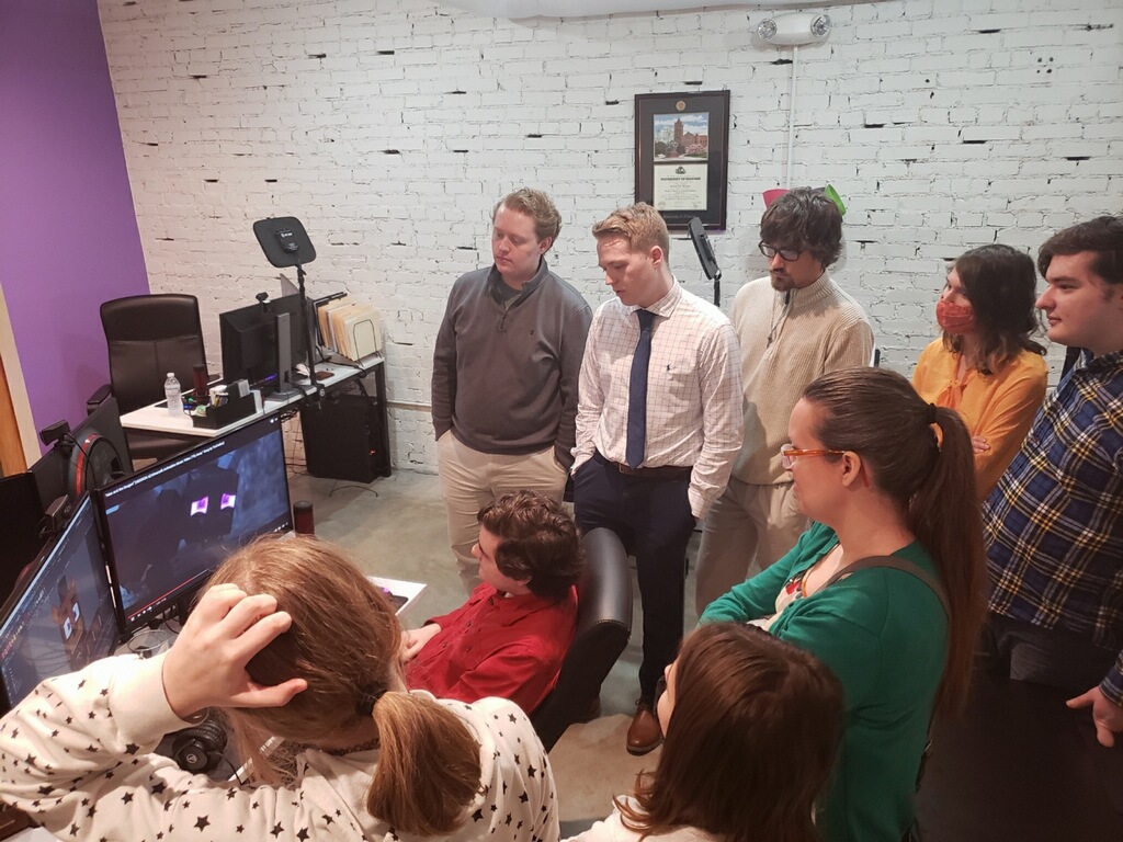 EnchantedMob's tweet photo. A Professor of VFX from @MissouriWestern and his family visited our office today. His daughters are big fans and wanted to learn more about the process of becoming animators. 😁 https://t.co/iqEXiopj7I