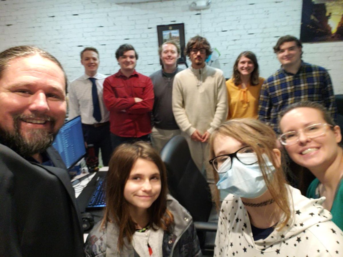 EnchantedMob's tweet photo. A Professor of VFX from @MissouriWestern and his family visited our office today. His daughters are big fans and wanted to learn more about the process of becoming animators. 😁 https://t.co/iqEXiopj7I