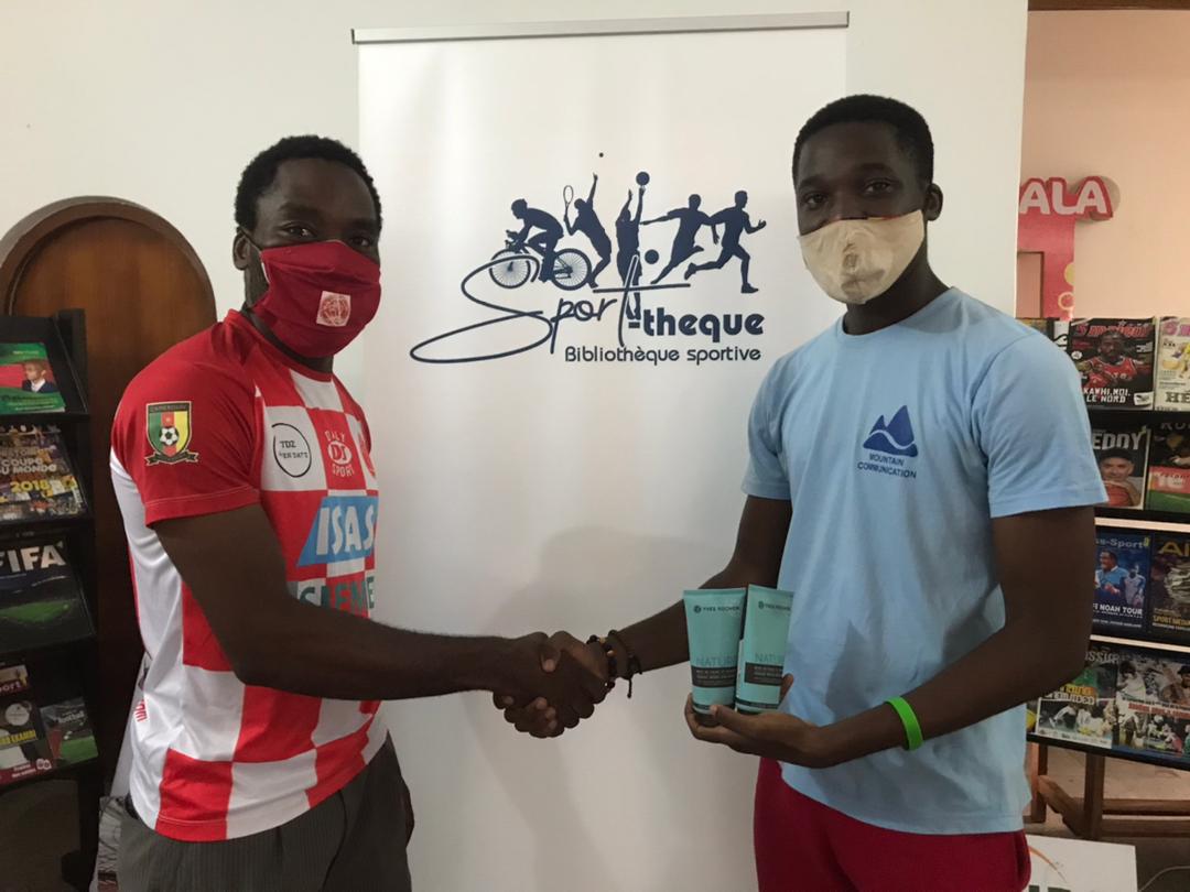 RACING_TPO's tweet photo. Jeu concours #StartingXI
LEROY est le gagnant en marge de la rencontre #RACNFC, Il a reçu ce mardi le lot mis en jeu (02 gels de douche YVES ROCHER) par la PME #LabourseduPrince (https://t.co/1OVm2rUx4B) avec l expertise de l'agence #MountainConsulting&Management
Merci à tous https://t.co/tNb1nM1p08