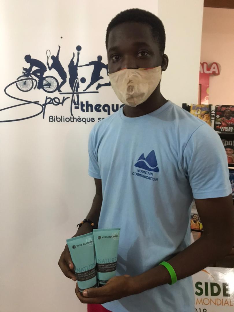 RACING_TPO's tweet photo. Jeu concours #StartingXI
LEROY est le gagnant en marge de la rencontre #RACNFC, Il a reçu ce mardi le lot mis en jeu (02 gels de douche YVES ROCHER) par la PME #LabourseduPrince (https://t.co/1OVm2rUx4B) avec l expertise de l'agence #MountainConsulting&Management
Merci à tous https://t.co/tNb1nM1p08