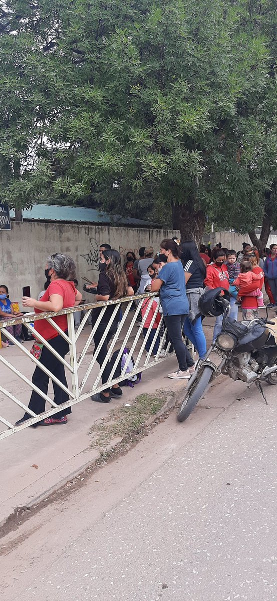 EliwitE's tweet photo. #DocentesEnLucha
#LlaryoraPrecariza
#FerreyraNoPiensa
Basta de pedir listado de docentes en asambleas ...
@telefecordoba 
@ElDoce @Cba24Ncomar @radiomitrecba @LAVOZcomar 
La comunidad acompaña al maestro siempre https://t.co/tbPnLEbrti