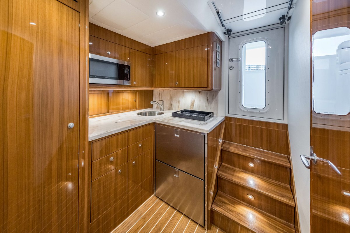 HMY Yachts tweet media