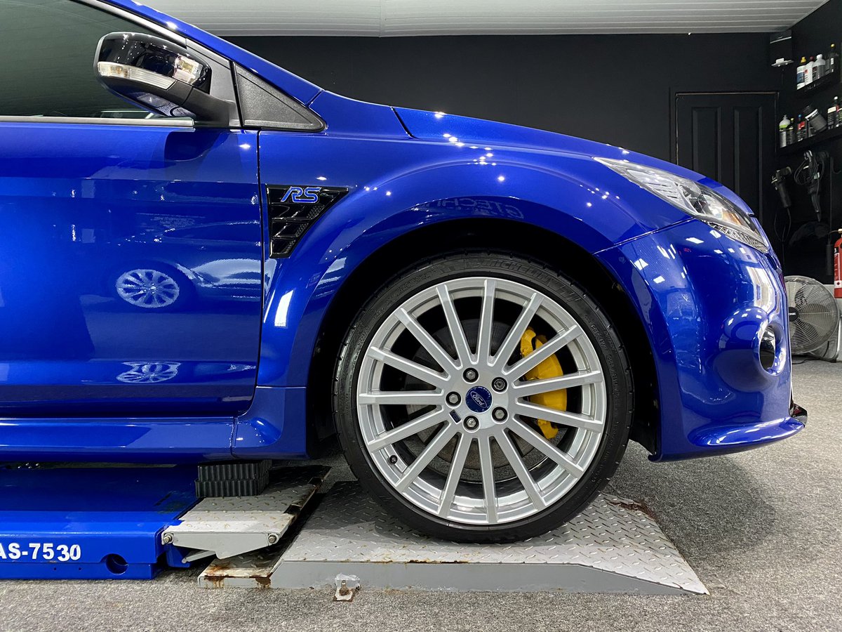 SystemClenz's tweet photo. MK2 Focus RS
Enhancement Detail
We carried out;
🔹Enhancement Detail
🔹Interior Detail
🔹Engine Bay Clean
🔹Wheels removed to deep clean
🔹Arches Cleaned
——————————-
#ford #fordfocusrs #fordfocusrsmk2 #mk2focusrs #detailing #machinepolishing #gtechniq #gtechniqaccredited https://t.co/wA4zLFSTMj